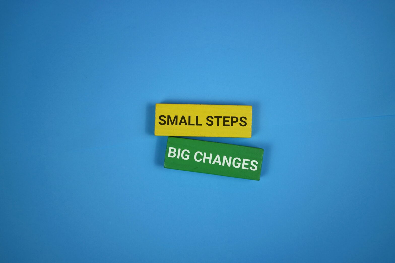 Sign Small Steps Big Changes AdobeStock 1812810353